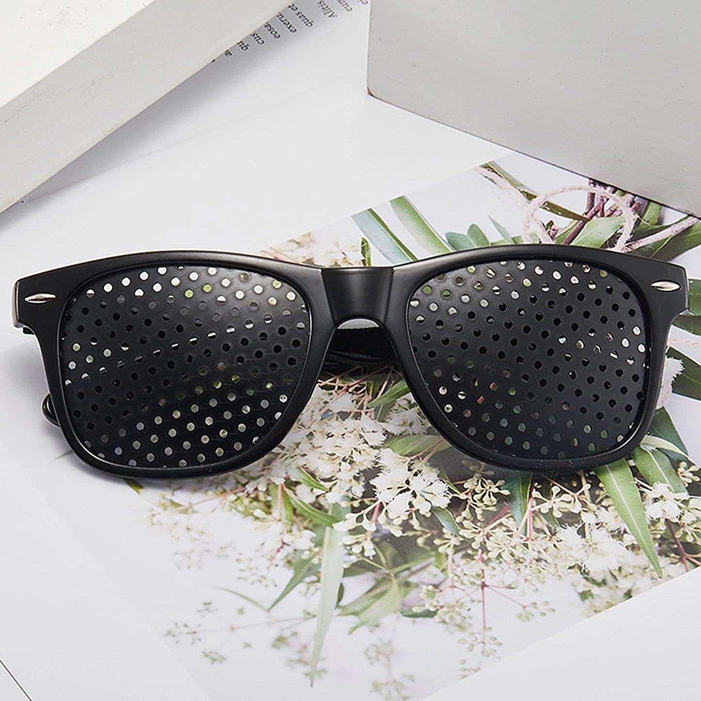 LuniQ™ Pinhole Training Glasse