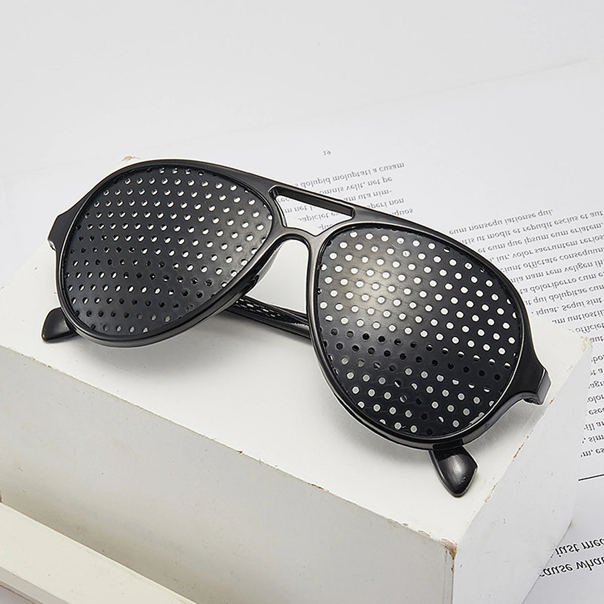 LuniQ™ Pinhole Training Glasse